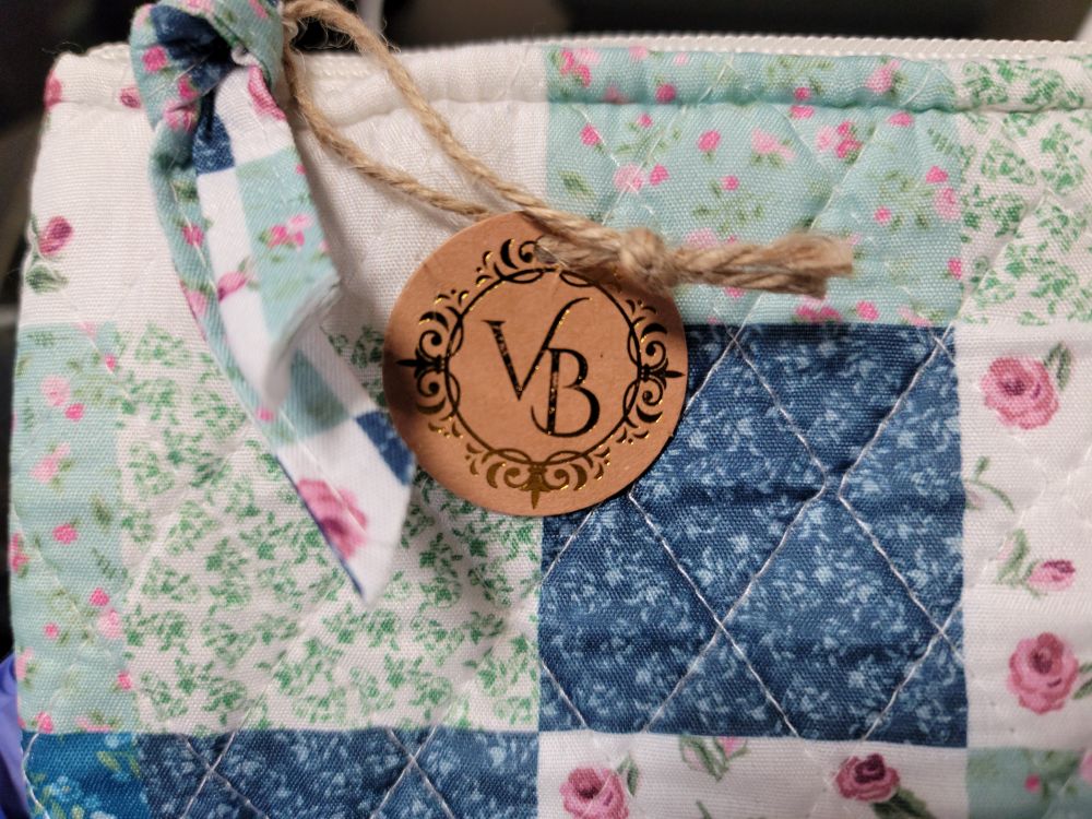 VIRAH BELLA Floral Delight - Designer Quilted Vanity and Travel Bag by Phyllis Dobbs