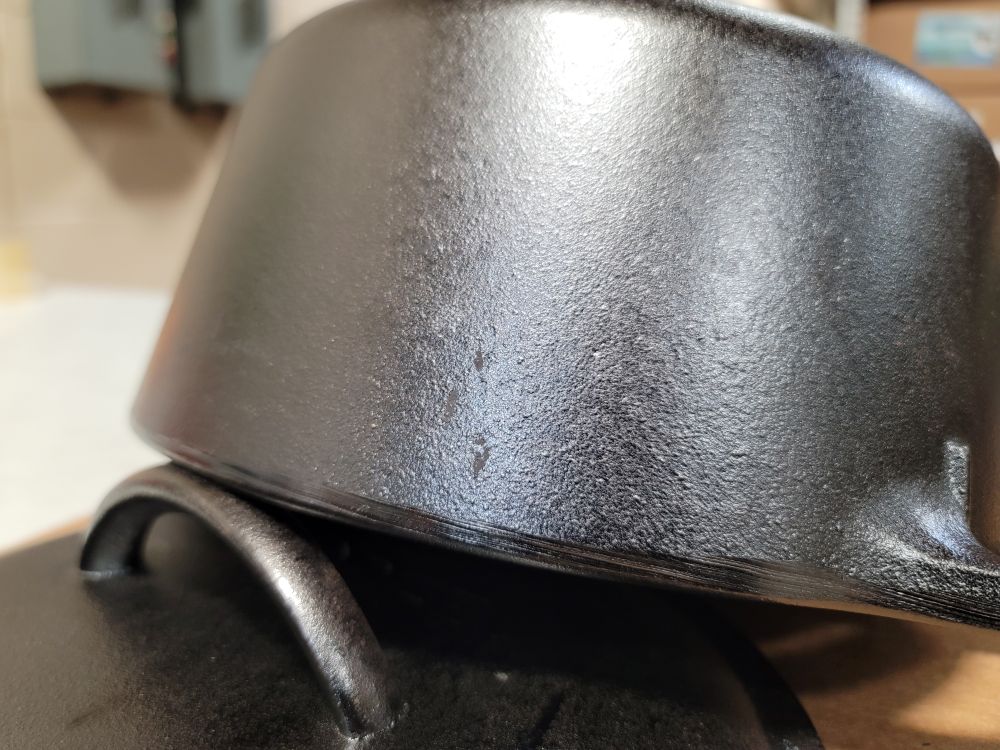 LODGE 5QT Cast Iron Dutch Oven- Unused/No Box