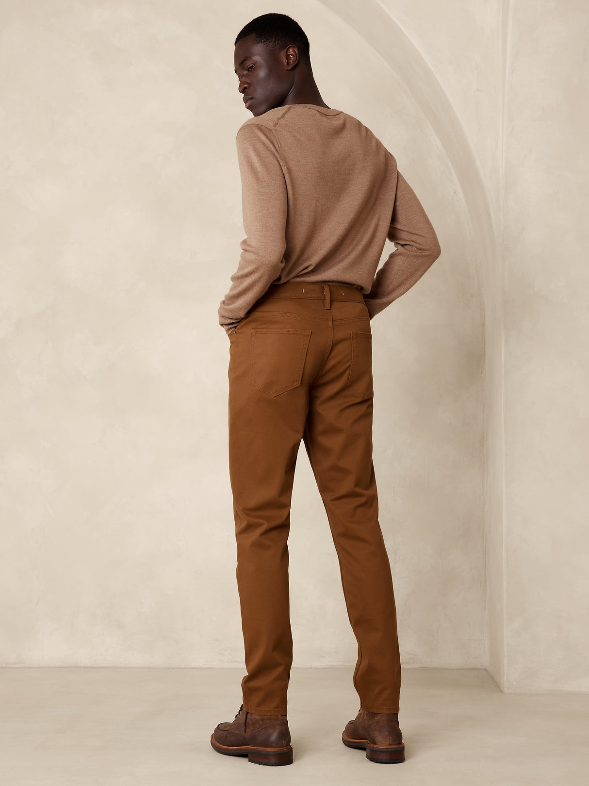 BR Skinny Traveler Pant 2.0/Men 35/30 /Color: toasted hickory brown