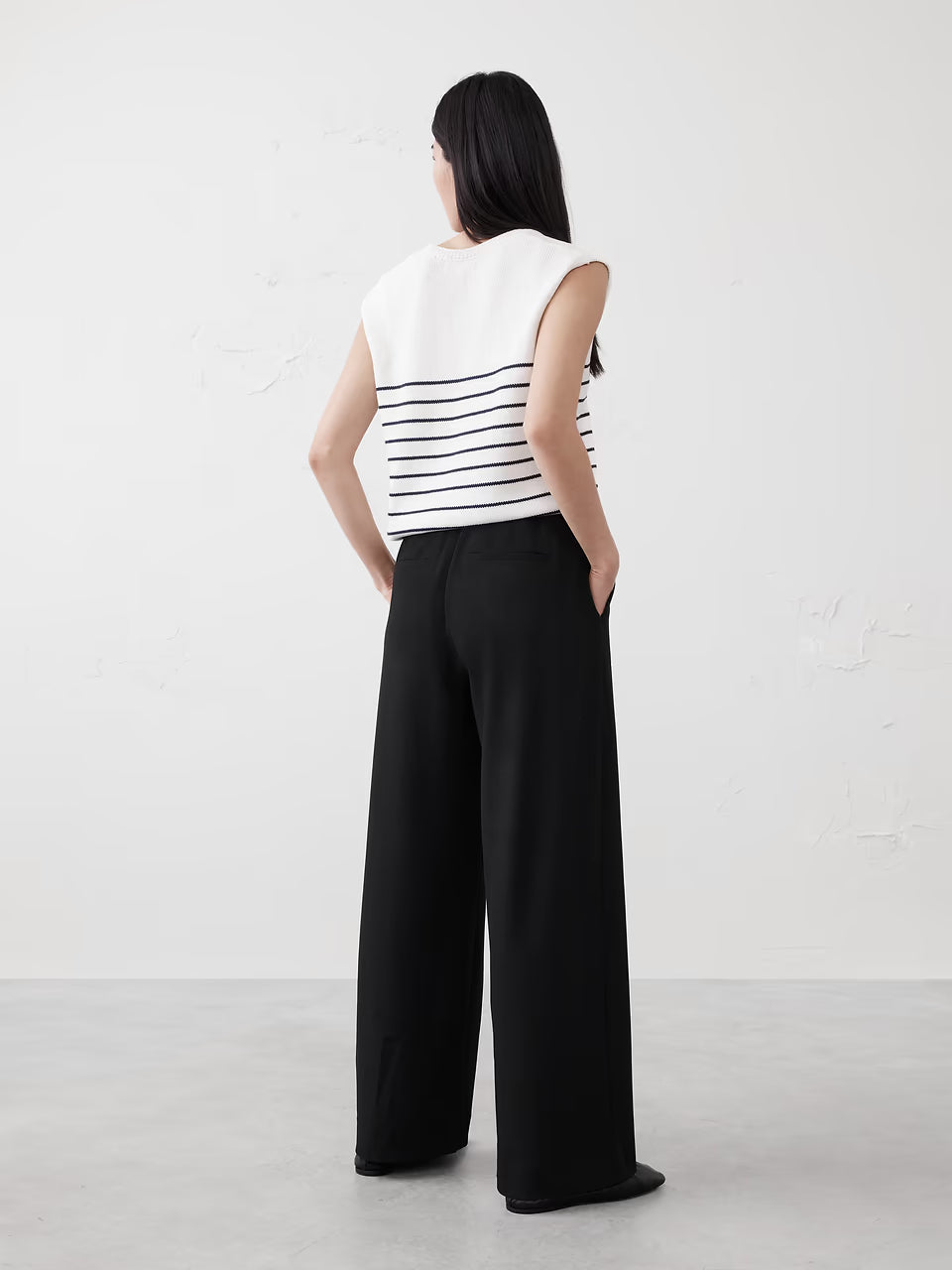Hayden Wide-Leg Pant by Banana Republic - Black - Size 4 Petite