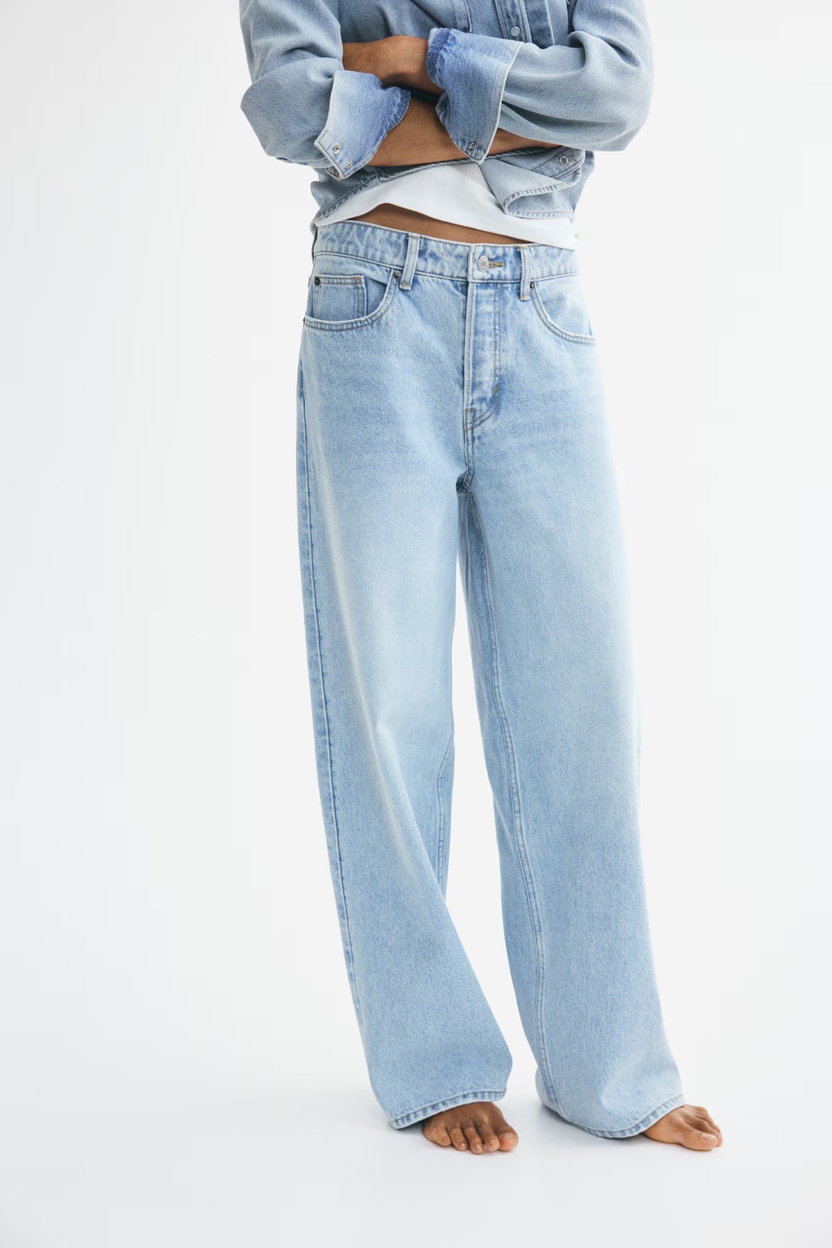 H&M - Women's Baggy Regular-Waist Jeans - Light Denim Blue - US 6