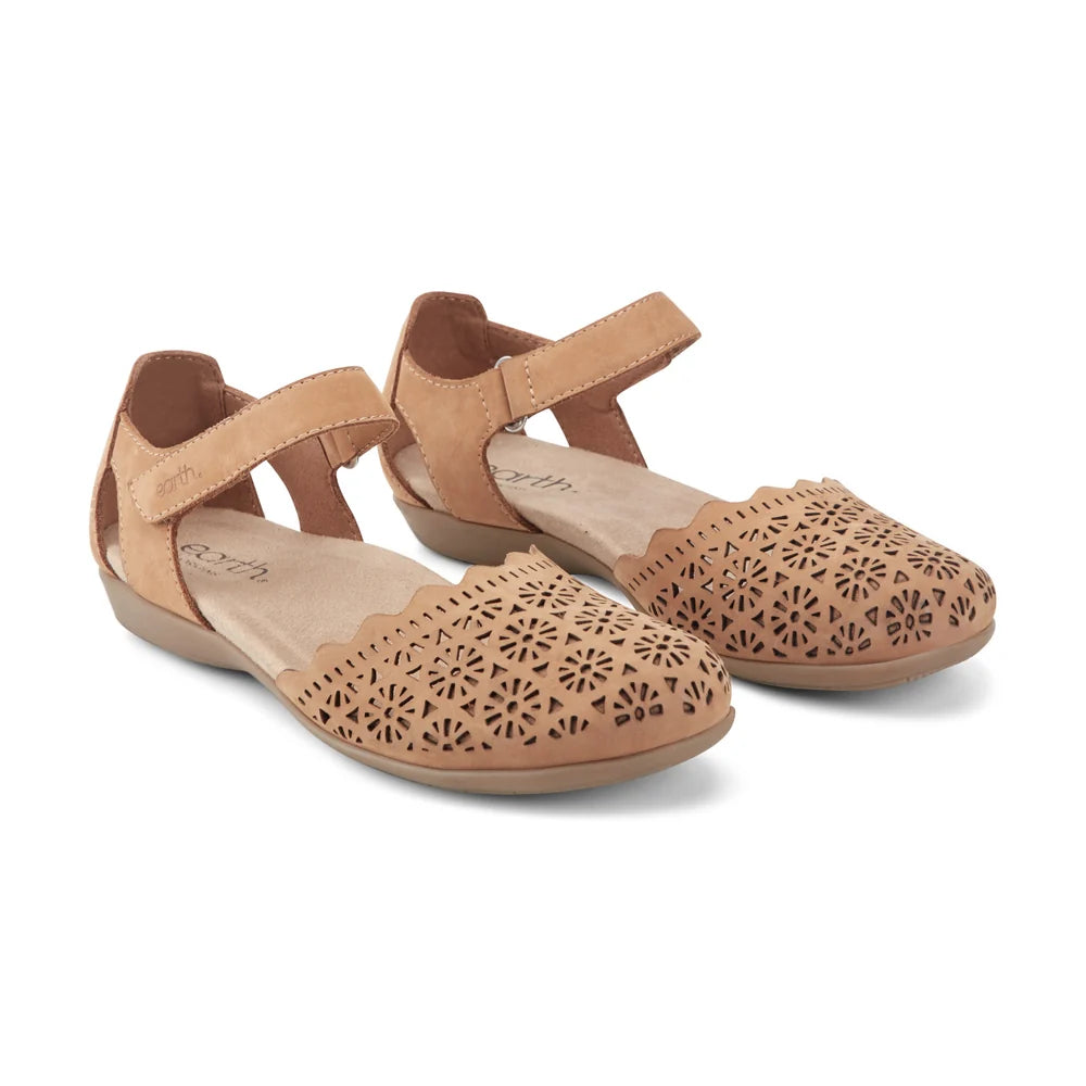 EARTH Bronnie Sandal In Medium Natural Women's Size: 8.5M