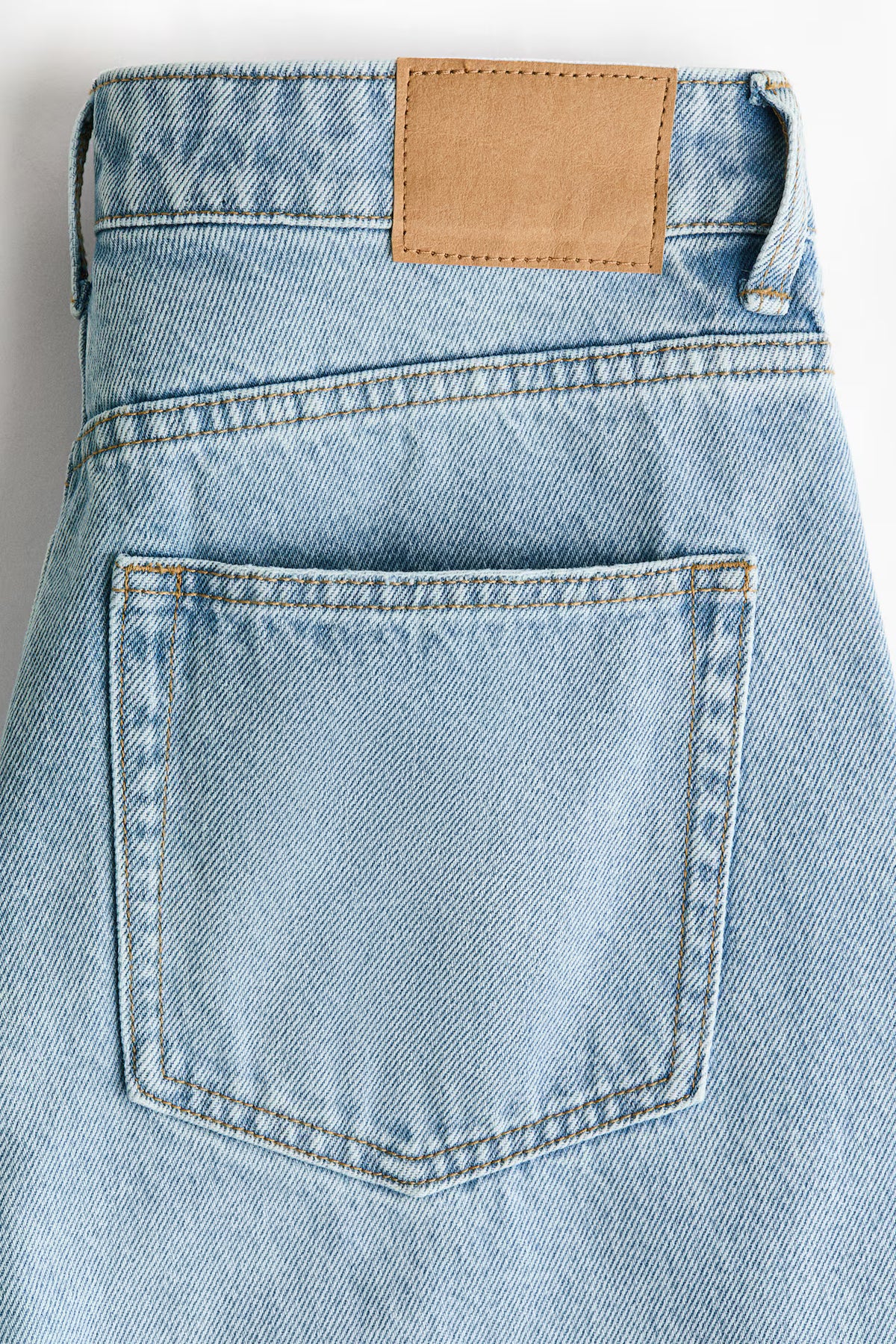 H&M - Women's Baggy Regular-Waist Jeans - Light Denim Blue - US 6