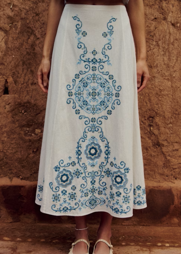 SÉZANE Women's Agata Skirt Contrasting Blue Embroidery on an Ecru Background - US6