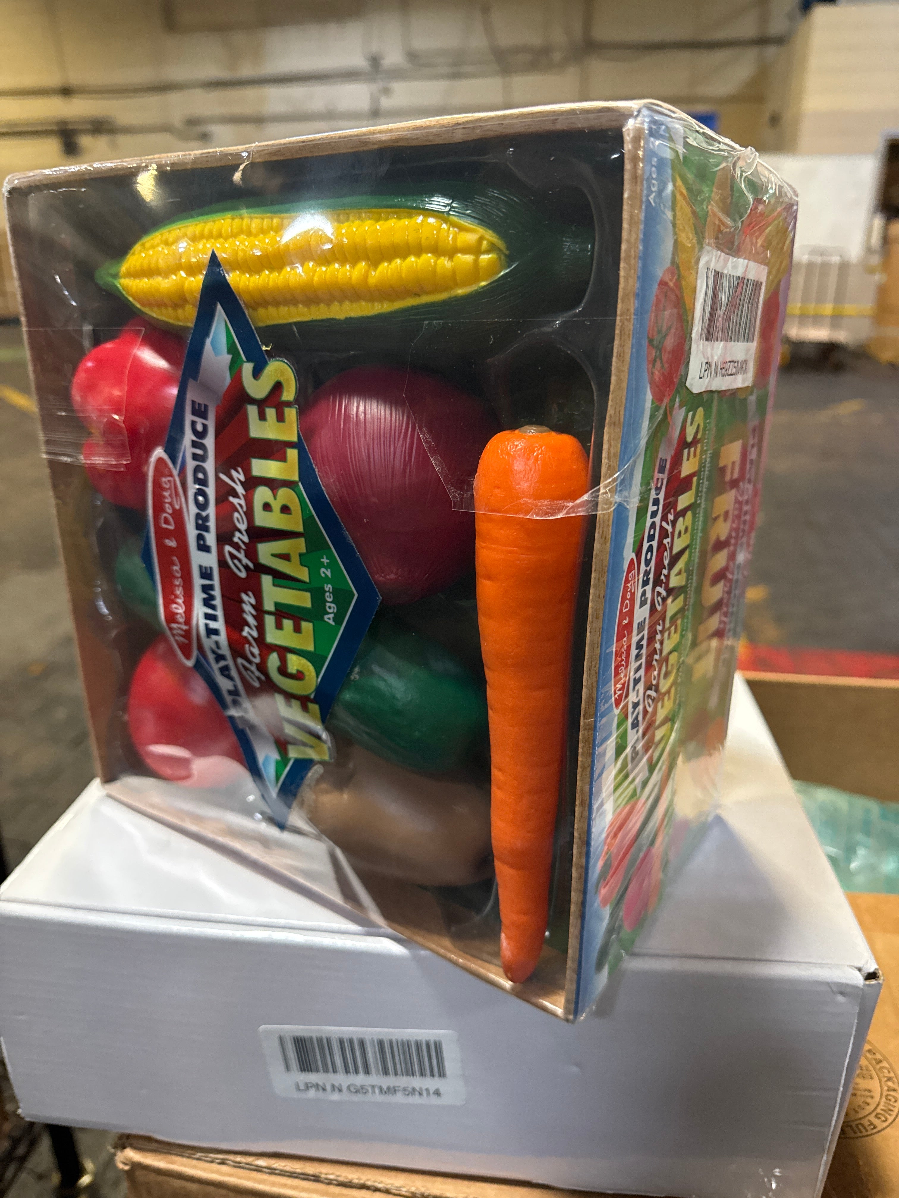 Melissa & Doug Play-Time Produce Fruit (9 pcs) and Vegetables (7 pcs) Realistic Play Food
