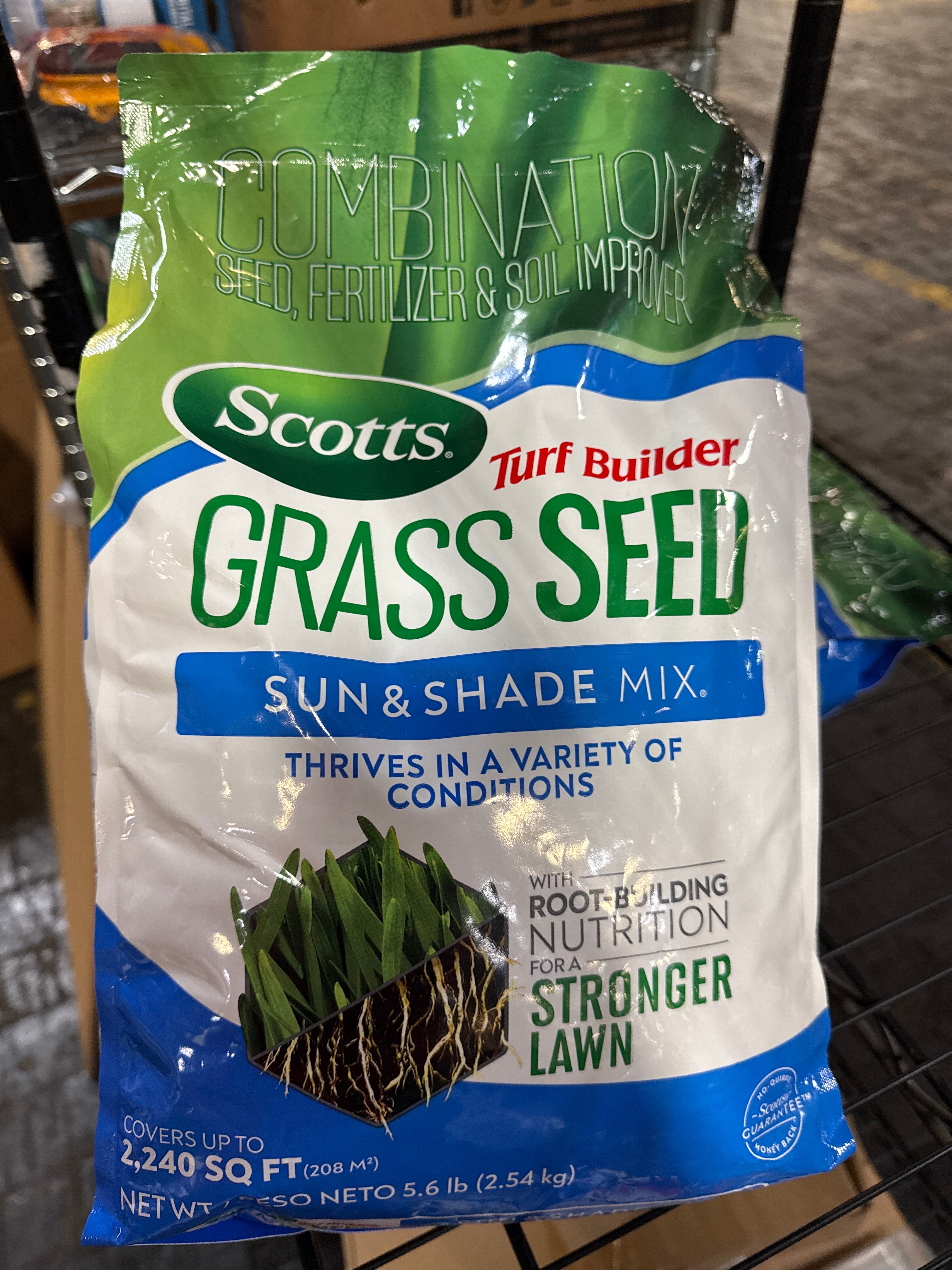 Scotts Turf Builder Grass Seed Sun & Shade Mix with Fertilizer and Soil Improver, Thrives in Many Conditions, 5.6 lbs.