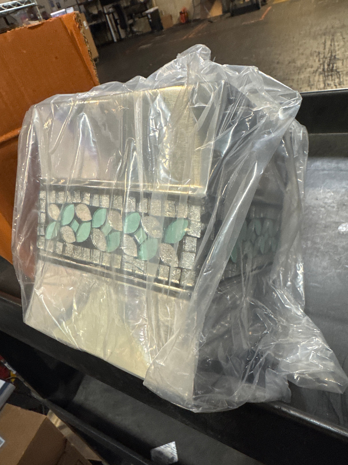 nu steel SF9H Sea Foam Collection Curved Shape Paper Facial Tissue Box Holder for Bathroom Vanity Countertops, Bedroom Dressers, Nightstands, Desks and Tables, Aqua Finis, Mosaic Glass/Stainless Steel