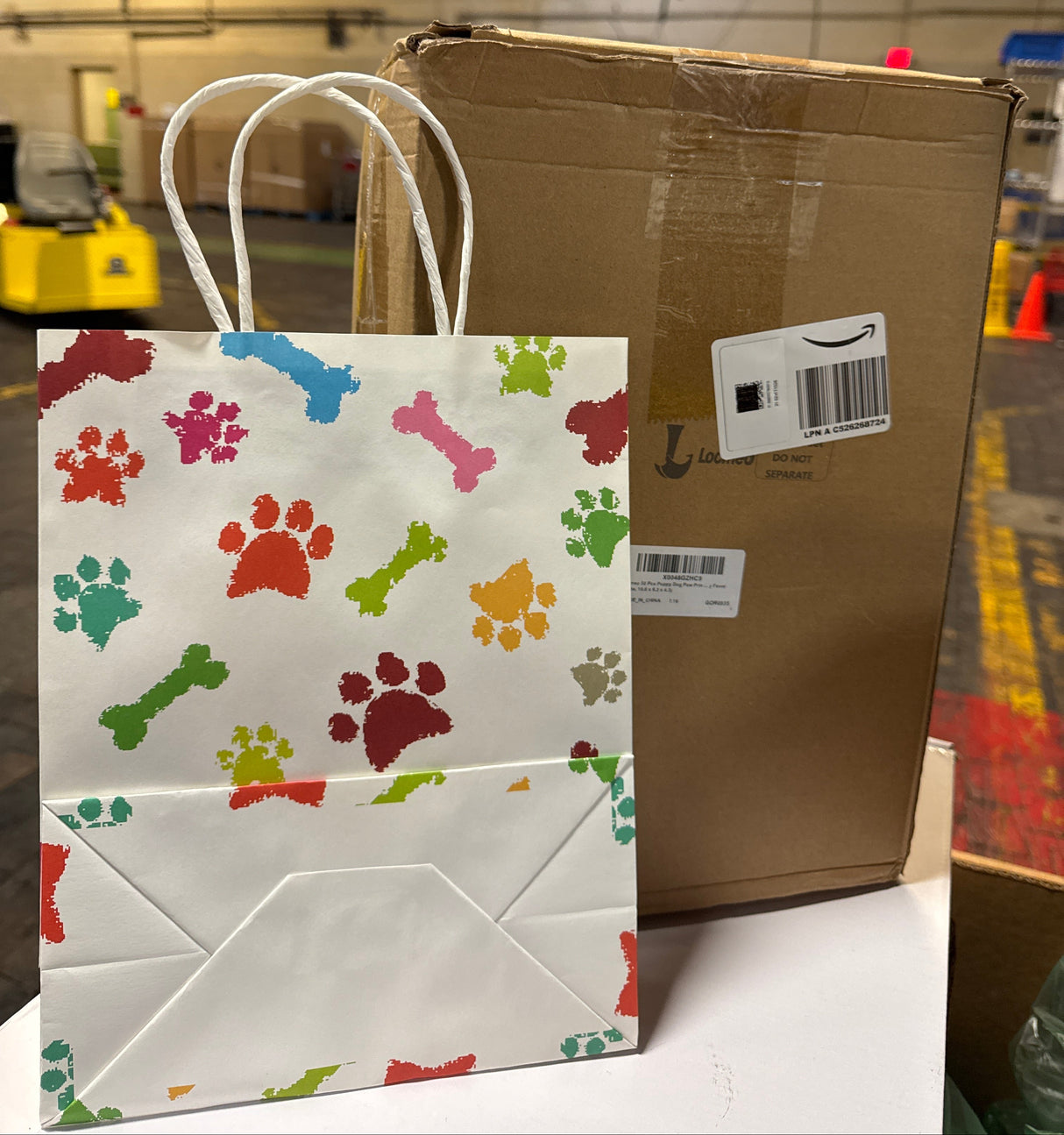 Locmeo 50 Pcs Paw Print Gift Bags with Handles Puppy White Dog Paw Print Paper Bag 10.6 x 8.3 x 4.3 Inch Pet Gift Kraft Bags Holiday Party Paper Bag for Pet Treat Party Favor Birthday