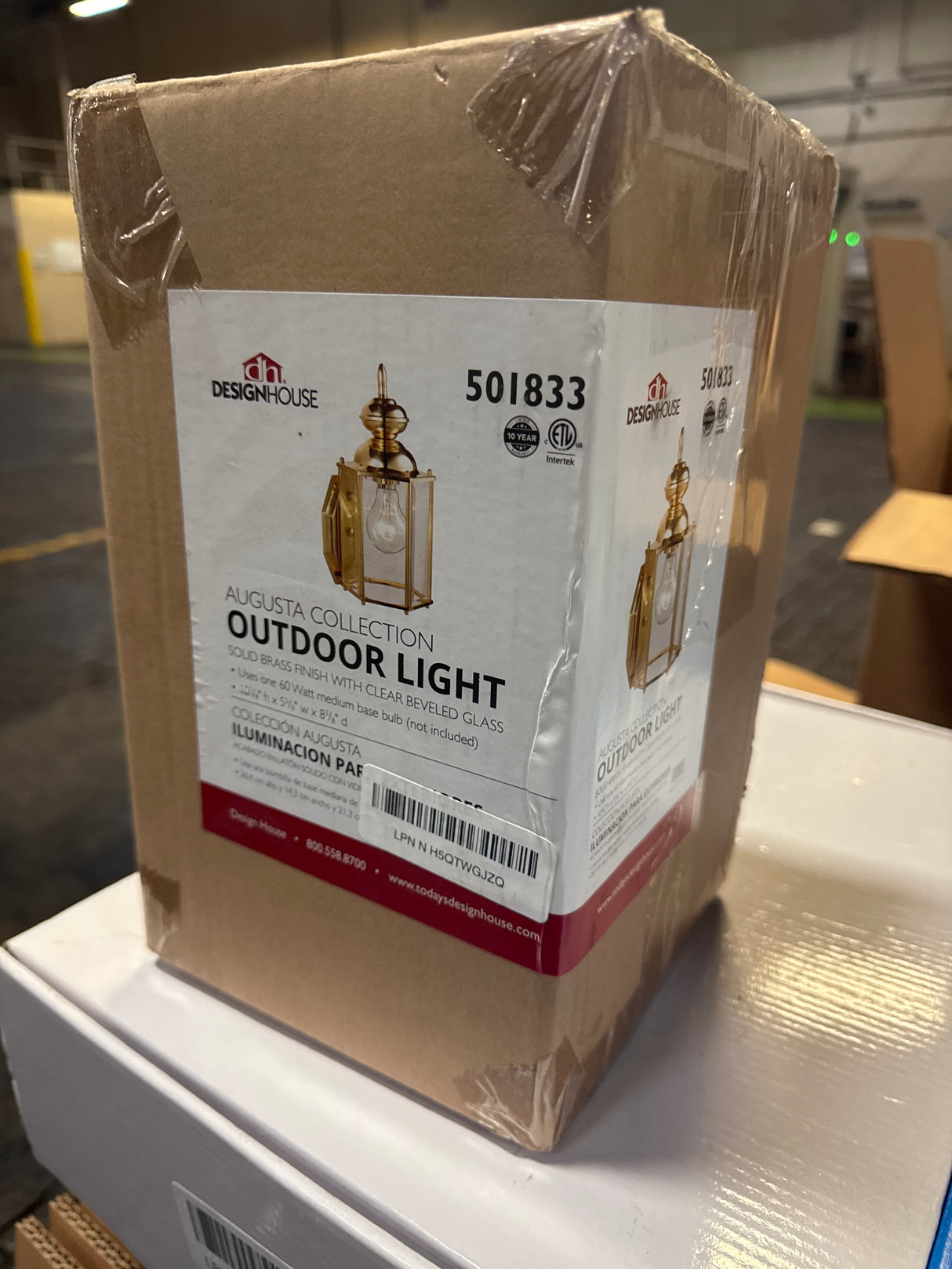 Design House 501833 Augusta 1-Light Traditional Indoor/Outdoor Wall Light Dimmable Clear Glass for Entrance Porch Patio, Solid Brass