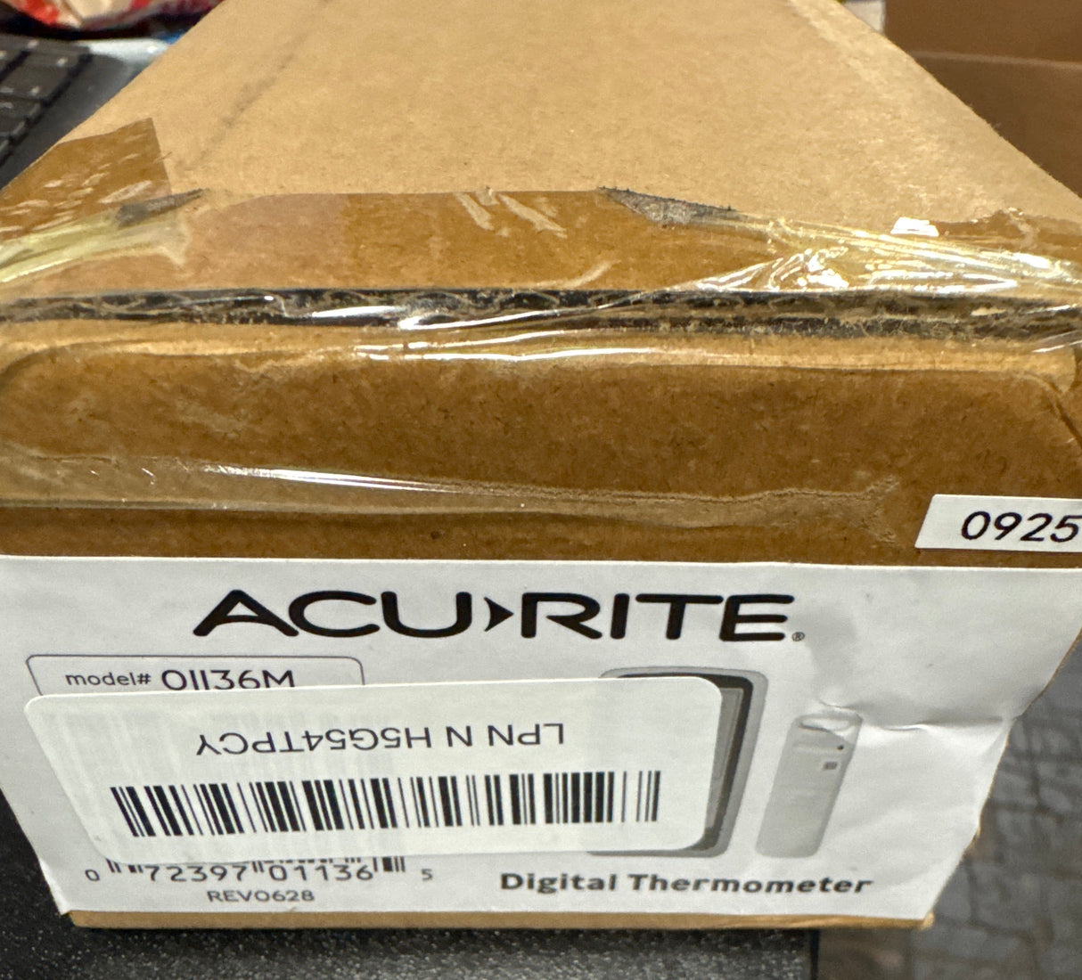 AcuRite 01136M Wireless Thermometer with Indoor/Outdoor Temperature and Humidity, White