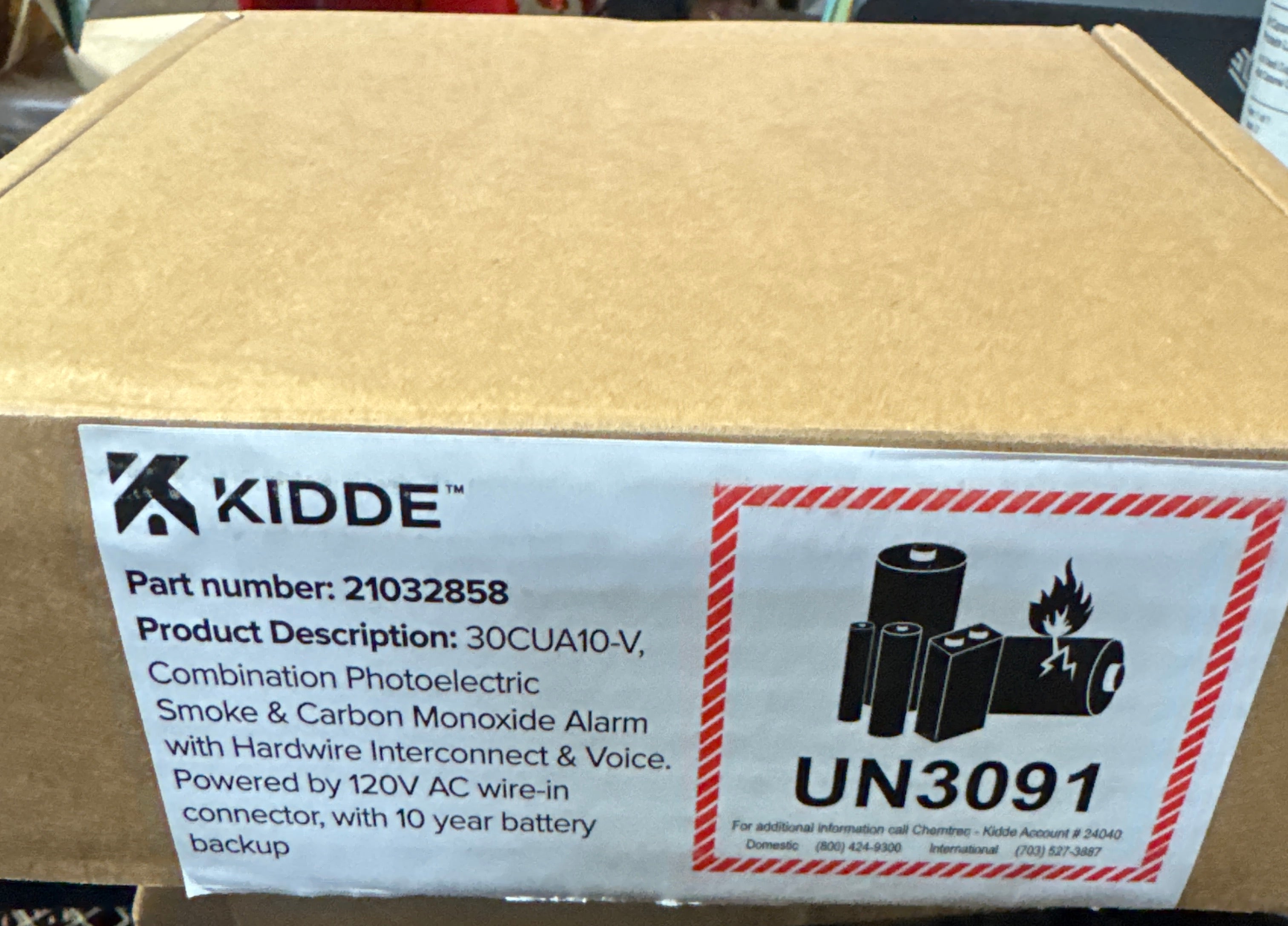 Kidde Hardwired Smoke & Carbon Monoxide Detector, 10-Year Battery Backup, Voice Alerts, Interconnectable LED Warning Light Indicators