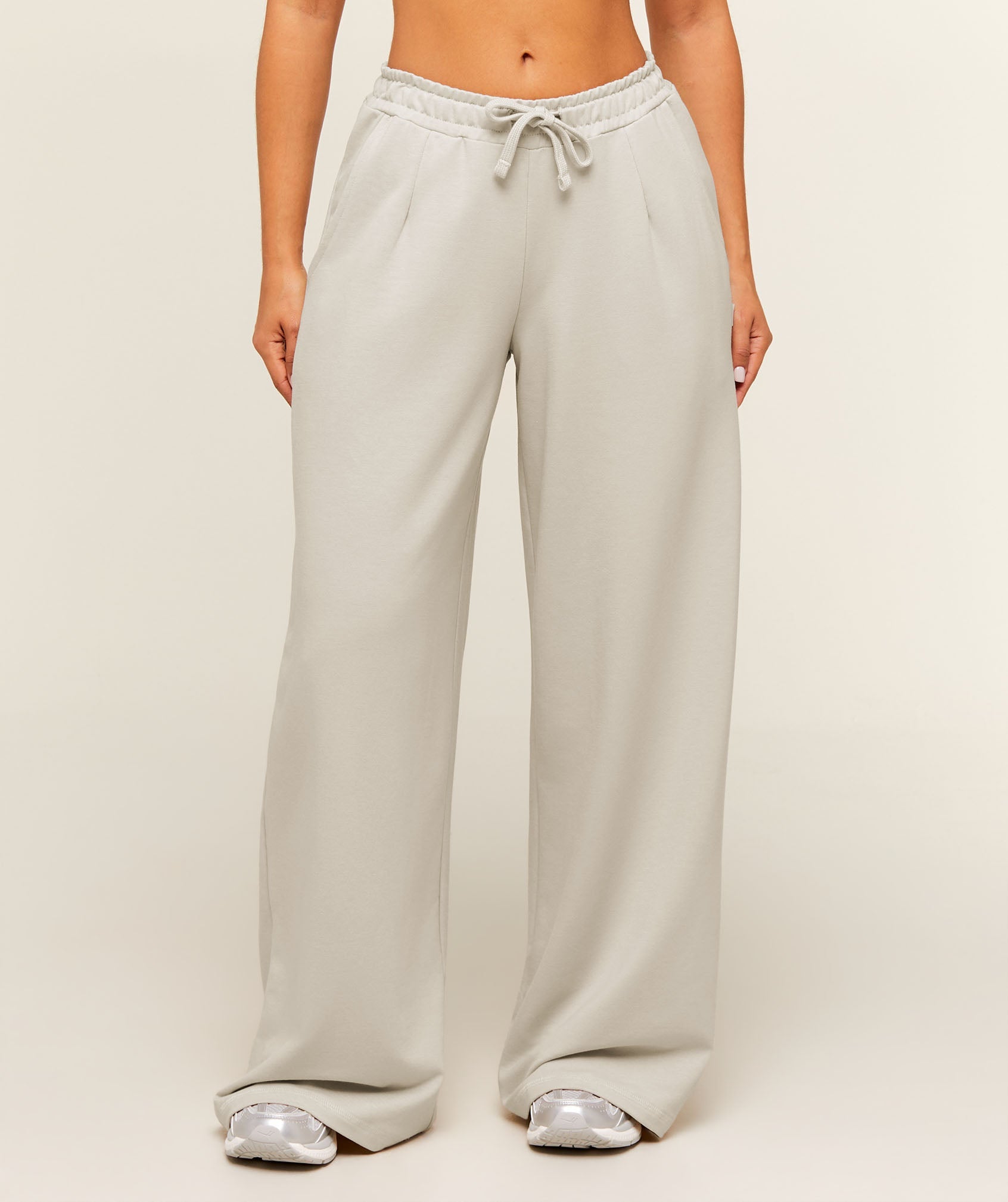 GYMSHARK Lightweight Wide Leg Pant Short-WOMEN'S MED