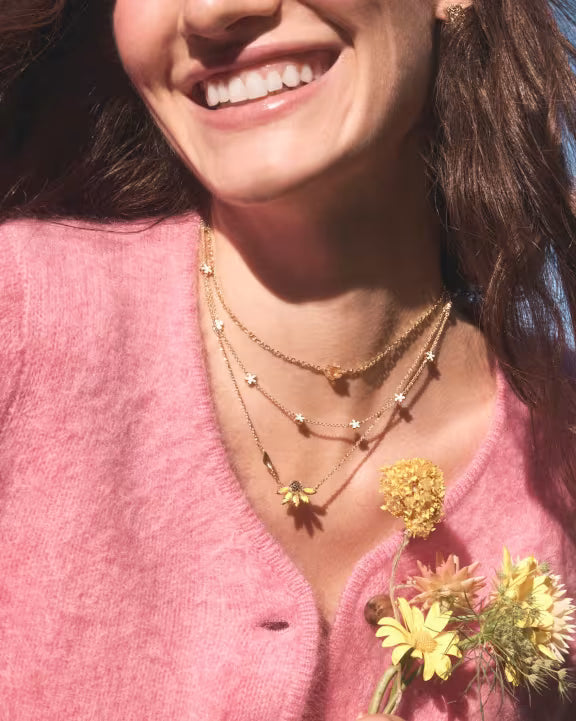 KENDRA SCOTT - Anya Flower Gold Short Pendant Necklace