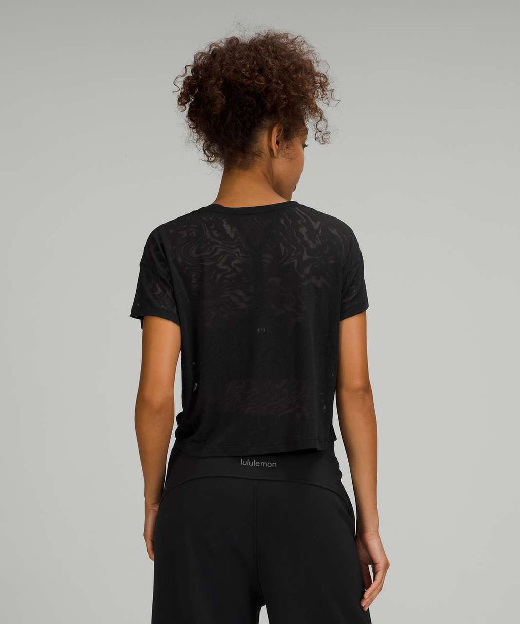 Lululemon Cates Tee *Veil by Lululemon - Black - Size: 4
