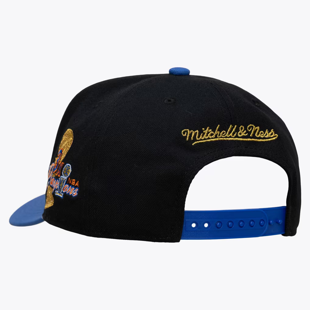 Mitchell & Ness New York Knicks Black Three-Time NBA Champions Banner Pro Pinch Snapback Hat