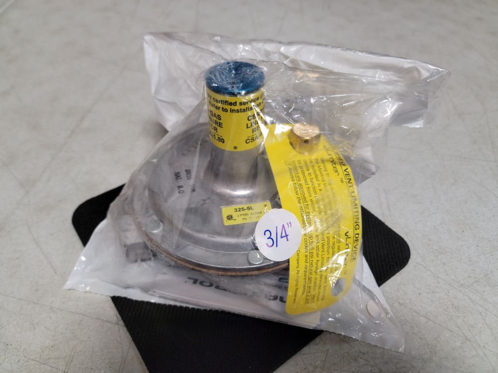 MAXITROL Company 325-5L Certified Gas Line Pressure Regulator - 3/4" - 2lb psi - With Vent Limiter