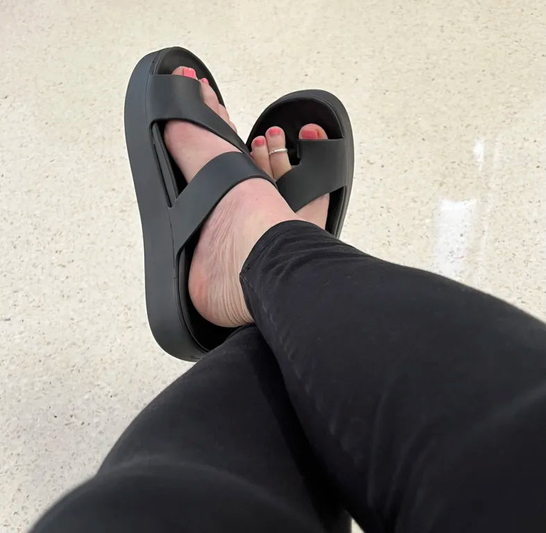CROCS Women's Getaway Platform Toe Loop in Black - 11
