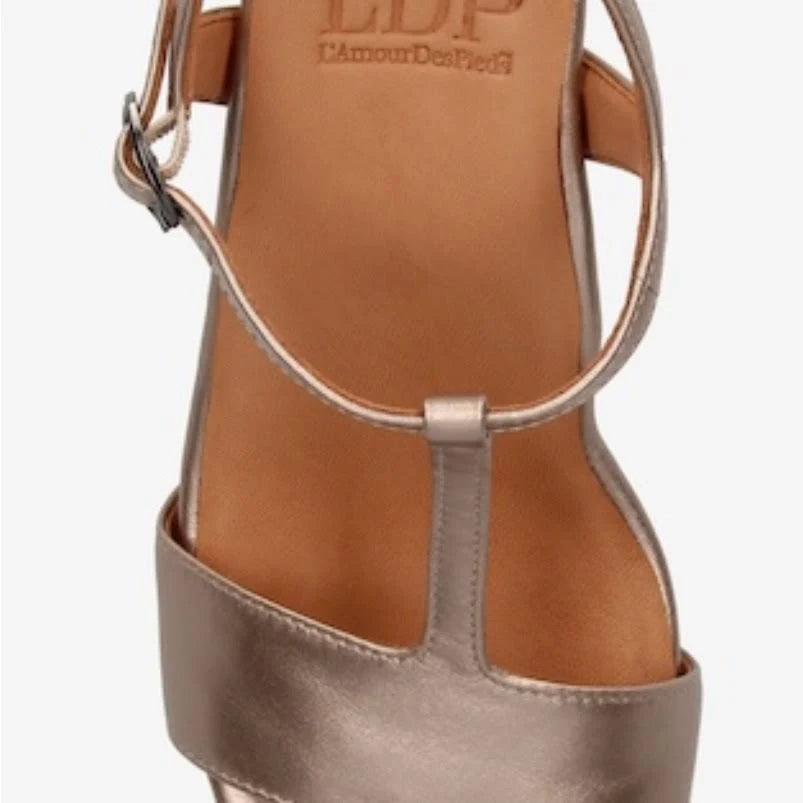L'Amour des Pieds Women's Idelle Minimalist Leather Wedge Sandals (Size: 8M)