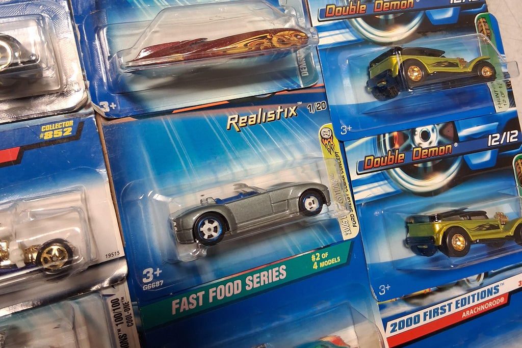 *Hot Wheels, Assorted Collection of 16 Cars