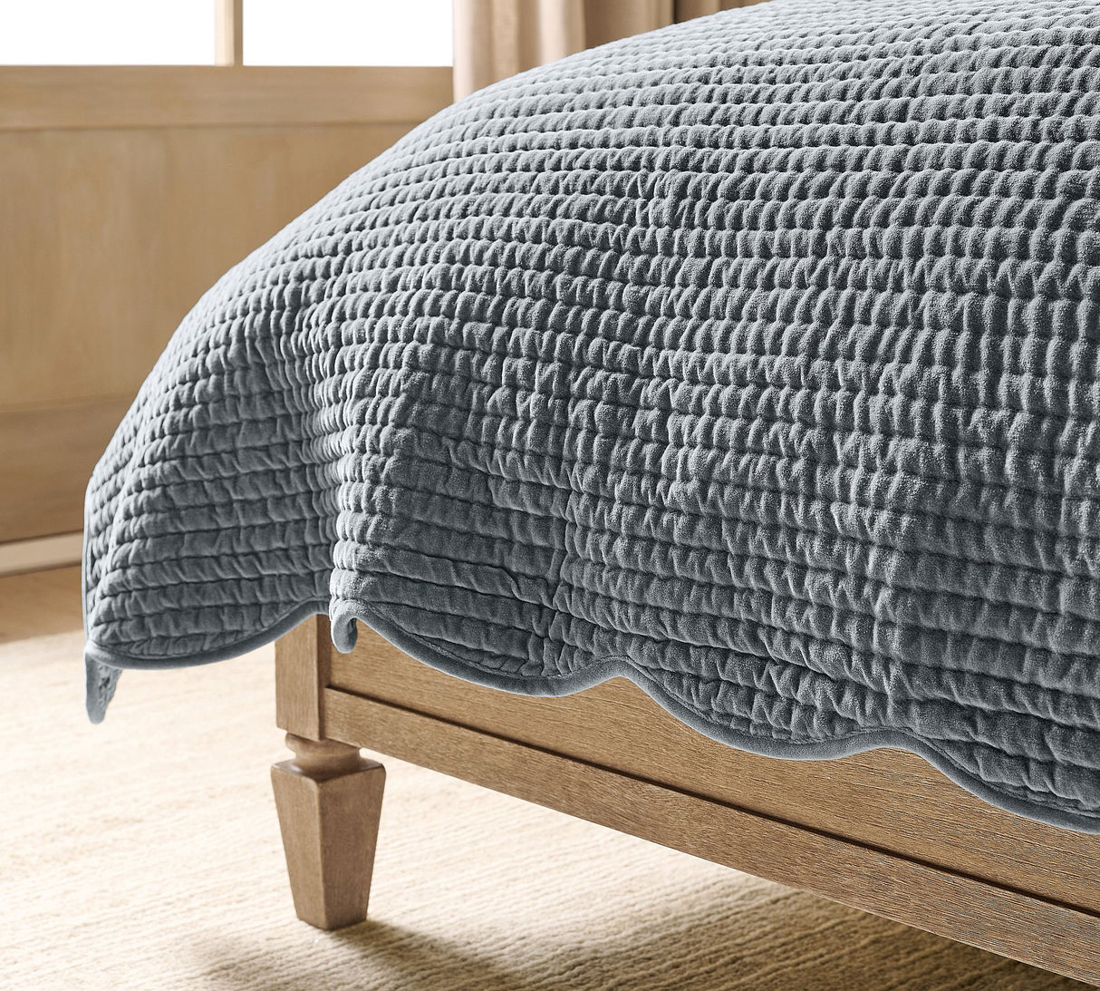 Pottery Barn Velvet Scallop Edge Reversible Quilt - King
